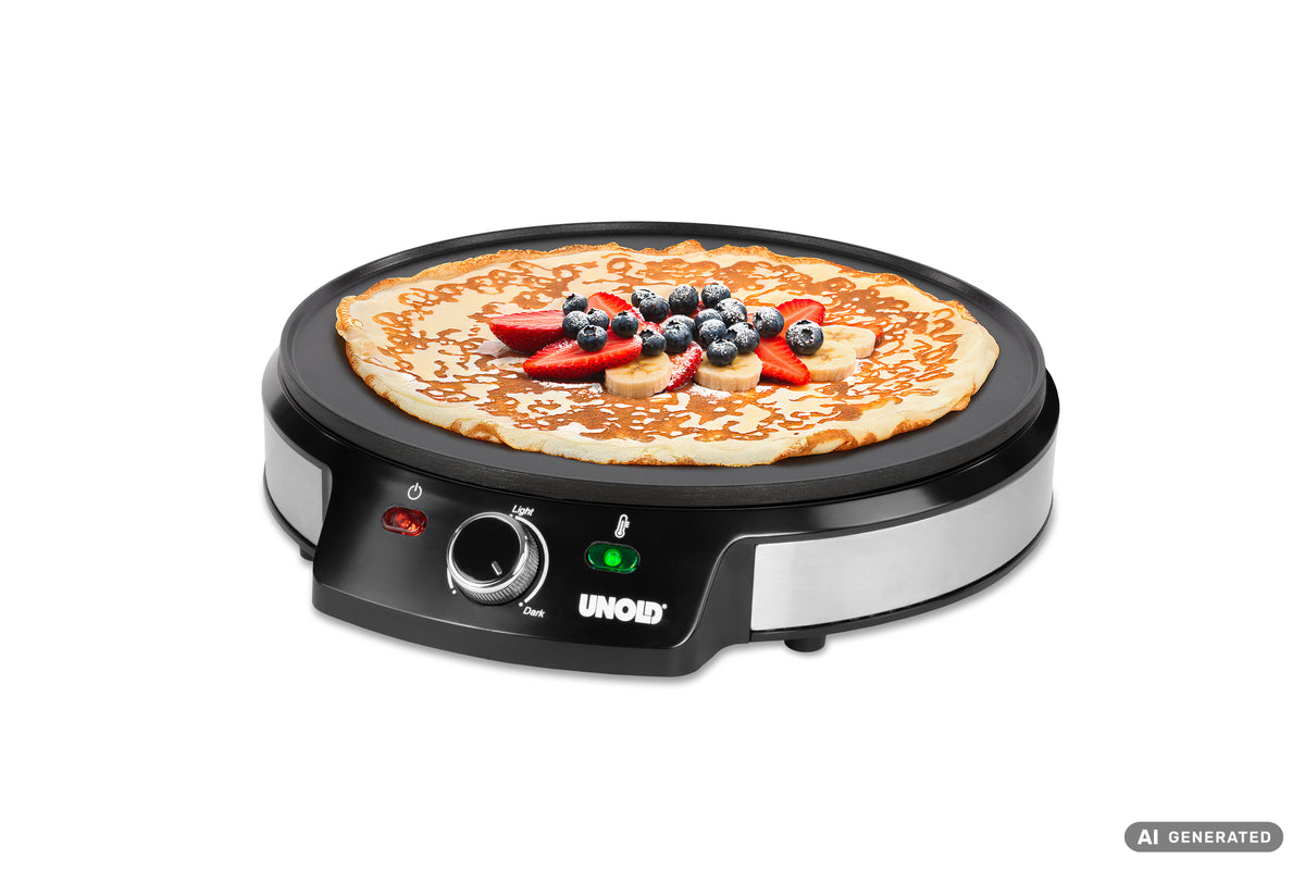 Das Unold-Crêpes-Gerät „Cecille“ in Schwarz und Silber verfügt über Kontrollleuchten und einen Drehregler und ist hier mit einem fertig gebackenen Crêpe abgebildet, der mit Erdbeeren, Heidelbeeren und Bananenscheiben belegt ist.