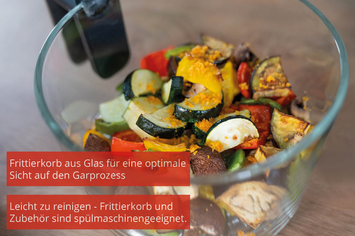 Der Korb der Unold Heißluftfritteuse Glas ist mit gehackten Zucchini, Paprika und Champignons gefüllt. Unten links erscheint in roten Kästen ein Informationstext auf Deutsch.