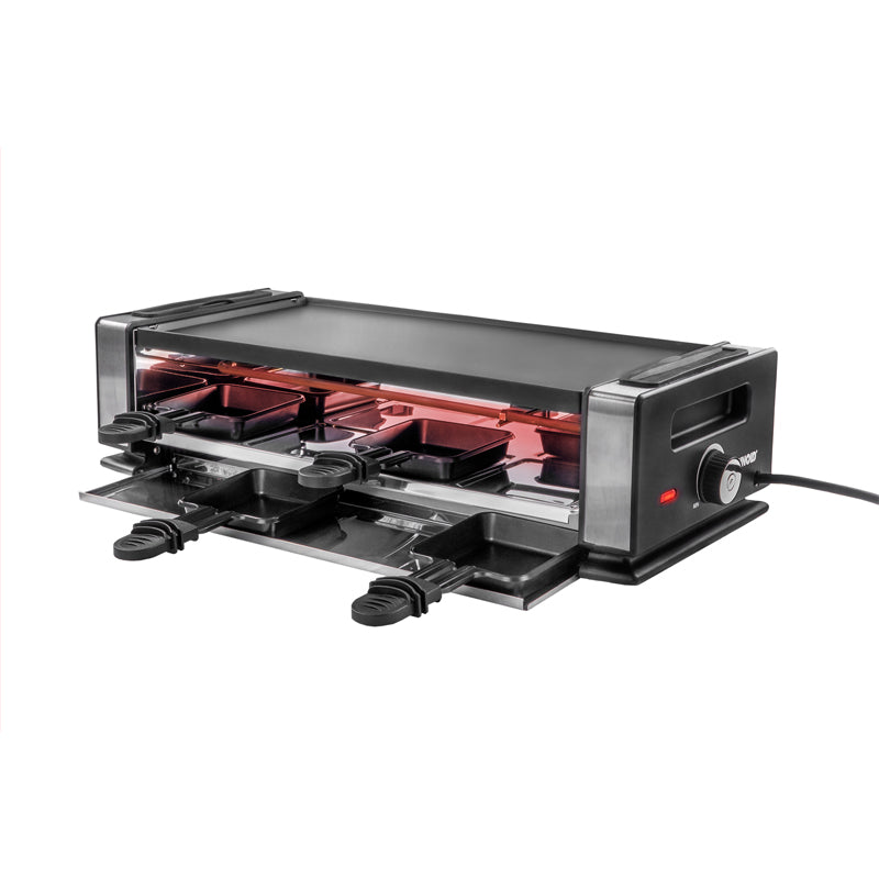 Der Unold Raclette Delice Basic ist ein schwarzer Elektrogrill mit vier Käsepfännchen mit verlängerten Griffen und einem seitlichen Drehregler. Seine rotglühenden Heizelemente sind sichtbar, allesamt auf weißem Untergrund.
