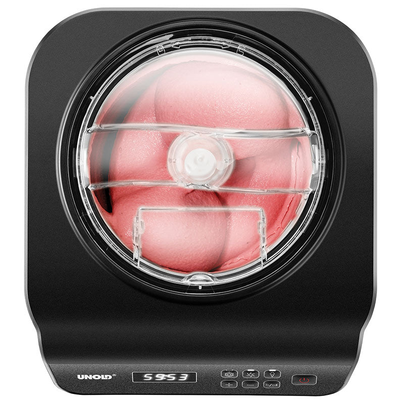 Draufsicht auf die Unold Eismaschine Uno 1,2 L in Schwarz mit transparentem Deckel, die rosa Eiscreme produziert. Das Display und die Bedientasten sind auf der Vorderseite sichtbar.