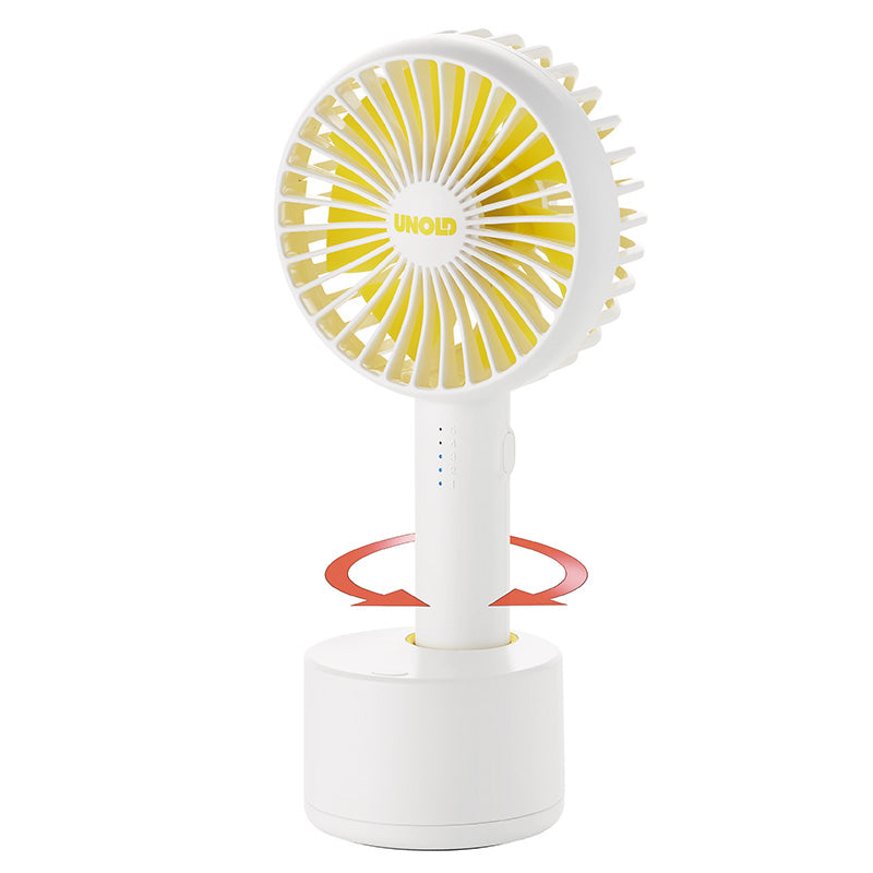Ein kompakter weiß-gelber Handventilator vom Typ Unold HANDVENTILATOR BREEZY SWING, abgebildet auf einem weißen Sockel mit roten Pfeilen, die seine horizontale Rotationsfunktion hervorheben.